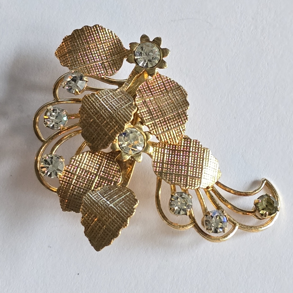 Vintage brooch leaves and clear rhinestones gold tone fall autumn pin